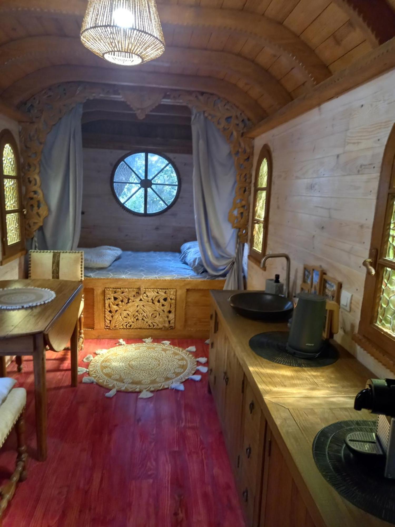 La Roulotte Du Petit Paradis Saint-Rémy-de-Provence Exteriör bild