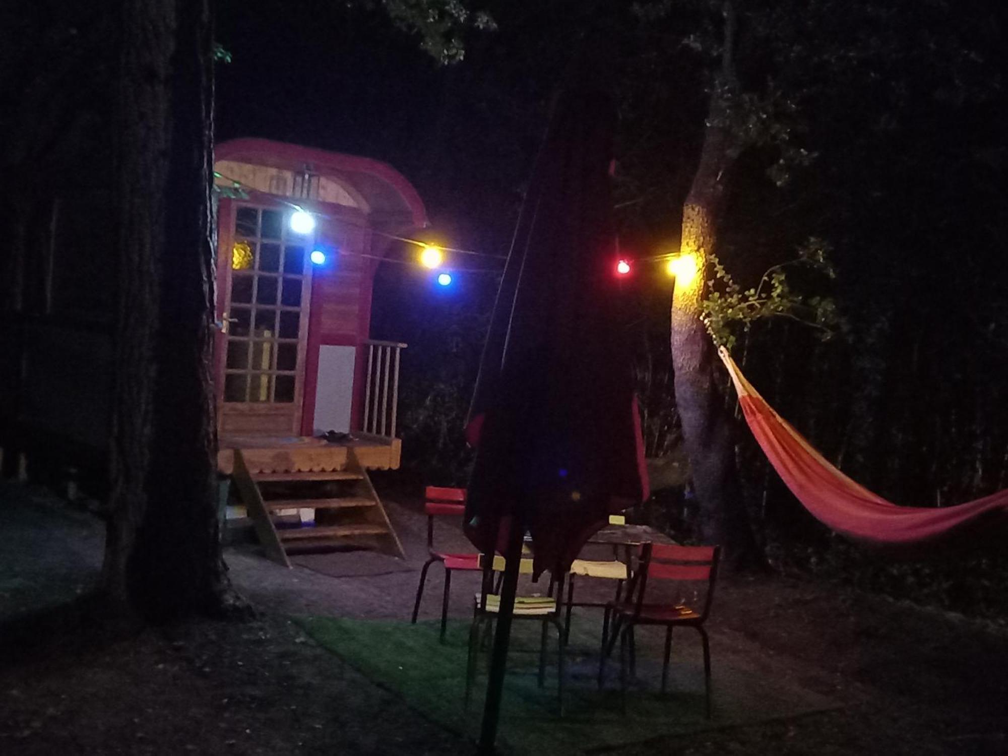 La Roulotte Du Petit Paradis Saint-Rémy-de-Provence Exteriör bild