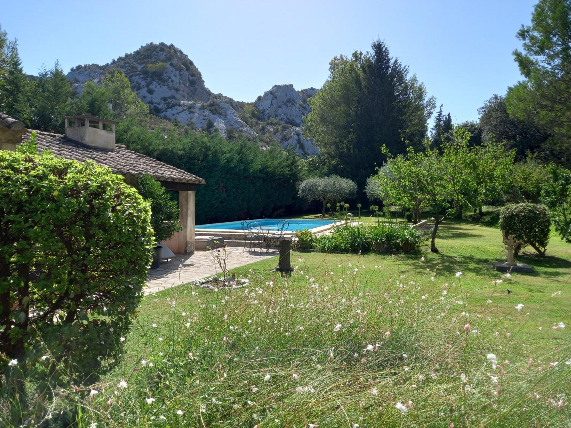 La Roulotte Du Petit Paradis Saint-Rémy-de-Provence Exteriör bild
